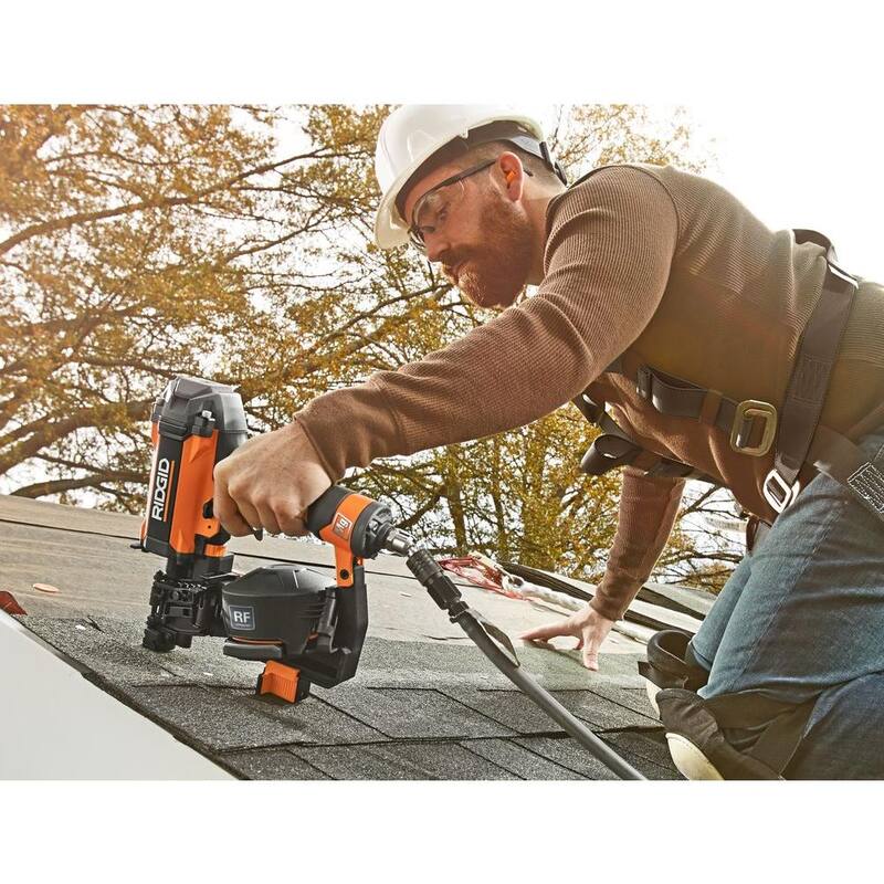 Clavadora neumática para techos inclinados de 15 grados de 1-3/4 pulgadas - R175RNF