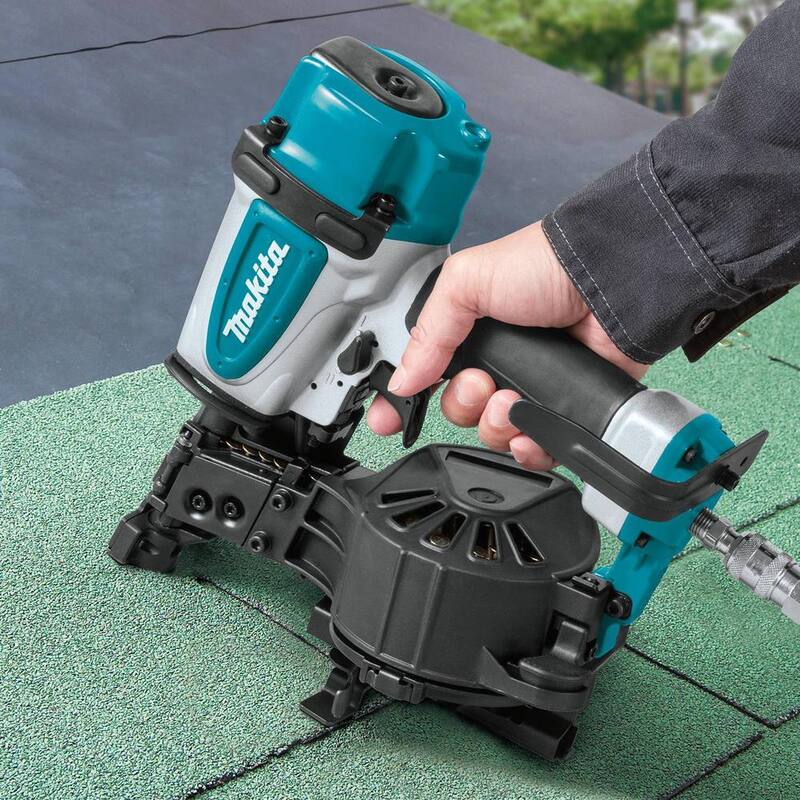 Clavadora de techos con bobina de 15 grados con cable de aire Makita - AN454