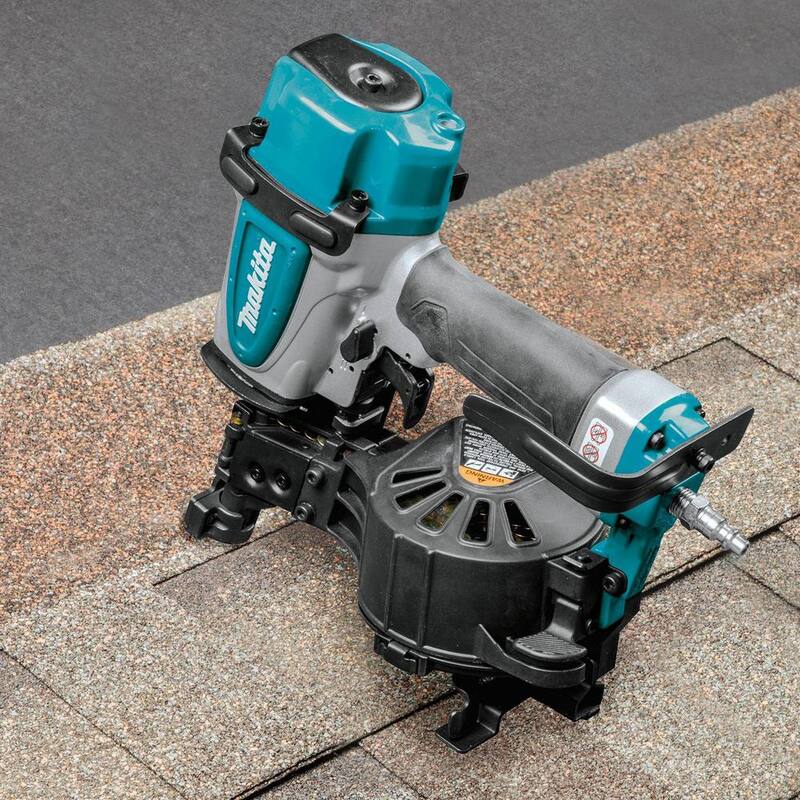 Clavadora de techos con bobina de 15 grados con cable de aire Makita - AN454