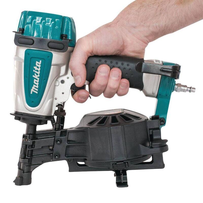 Clavadora de bobina para techos de 15° de 1-3/4 pulgadas - AN453 de Makita