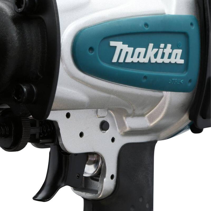 Clavadora de bobina para techos de 15° de 1-3/4 pulgadas - AN453 de Makita
