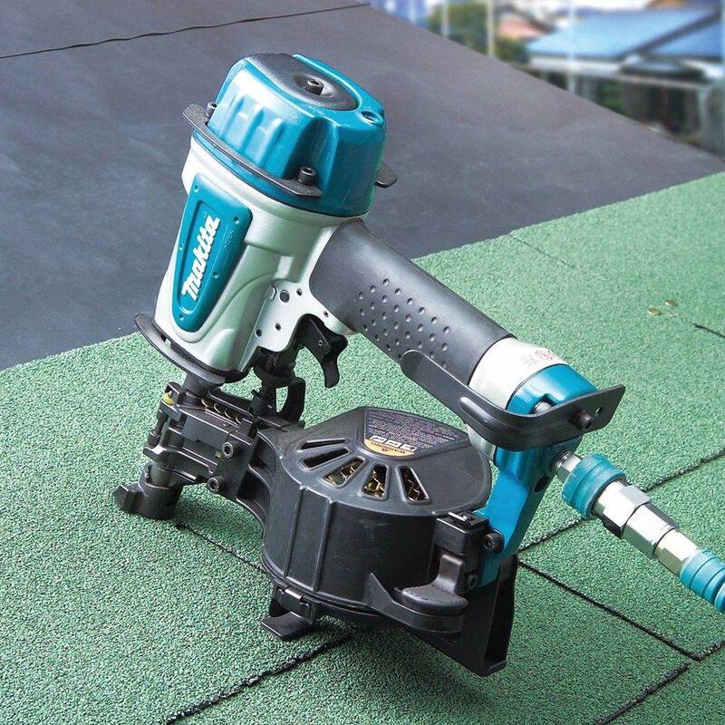 Clavadora de bobina para techos de 15° de 1-3/4 pulgadas - AN453 de Makita