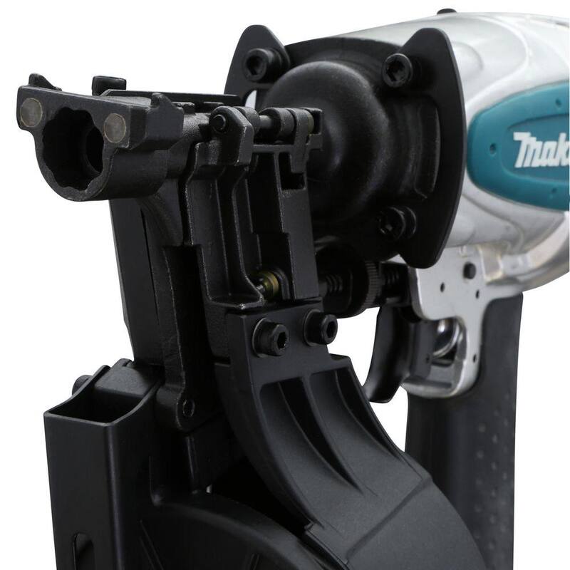 Clavadora de bobina para techos de 15° de 1-3/4 pulgadas - AN453 de Makita