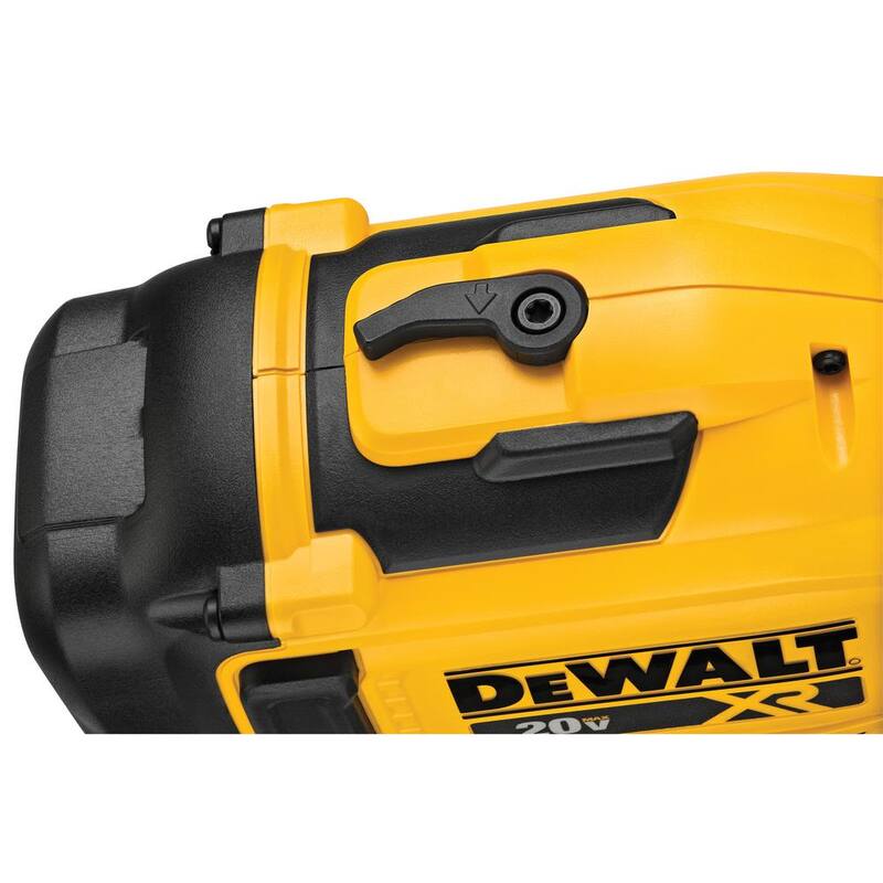 Equipo de Clavadora de Techo Inalámbrica DEWALT 20V MAX Ion de Litio de 15 Grados con Clavos de Techo en Bobina de 1-1/4 pulg. x 0.120 calibre (paquete de 7,200) - DCN45RND1WCR3D