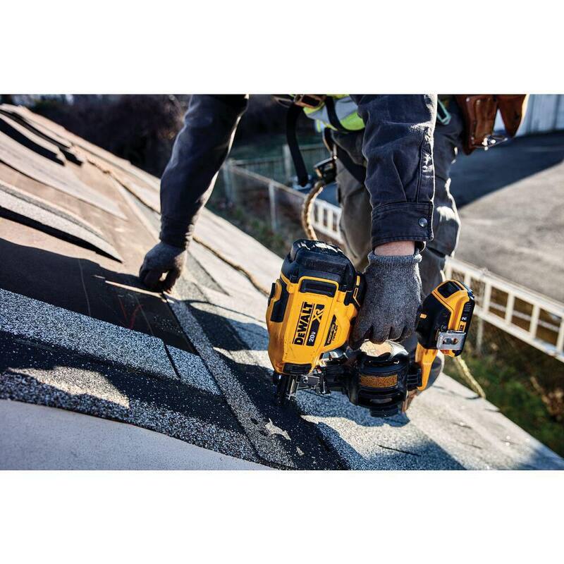 DEWALT 20V MAX Kit de Clavadora de Techo Inalámbrica de 15 grados con Batería de Ion de Litio de 4.0Ah, Batería de 2.0Ah, Cargador y Bolsa - DCN45RND1W204