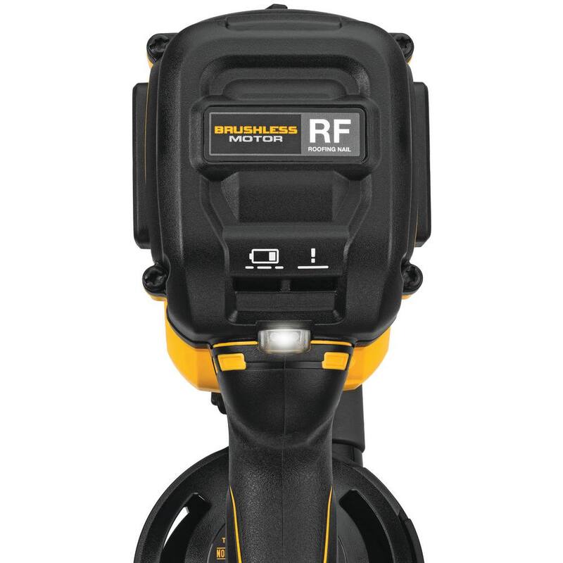 DEWALT 20V Max Lithium-Ion 15° Clavadora eléctrica inalámbrica para techos con batería compacta de 2.0 Ah - DCN45RNBWDCB203