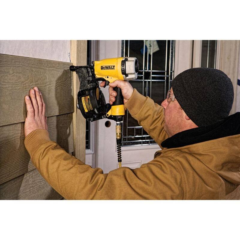 Clavadora de bobina de revestimiento con conexión neumática de 15 grados - DW66C-1 de DEWALT