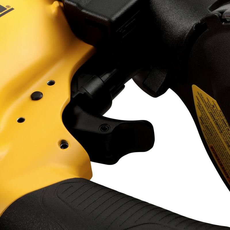 Clavadora de bobina de revestimiento con conexión neumática de 15 grados - DW66C-1 de DEWALT