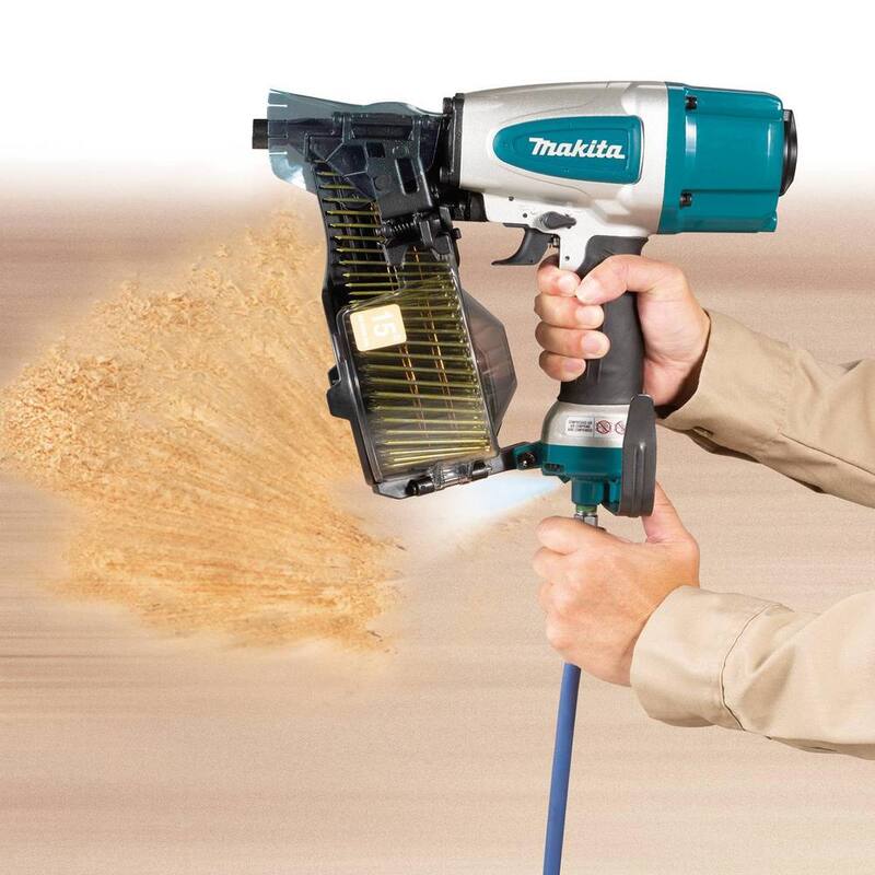 Makita Pneumática 2-1/2 pulgadas 15° Clavadora de bobina para revestimiento - AN613