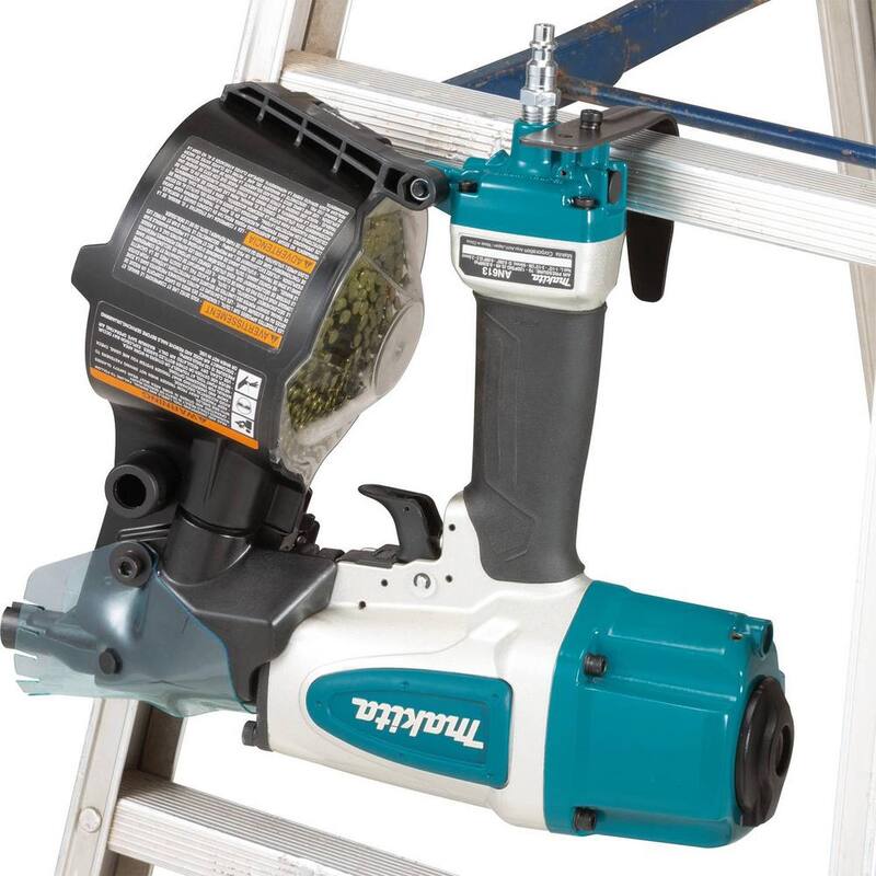 Makita Pneumática 2-1/2 pulgadas 15° Clavadora de bobina para revestimiento - AN613
