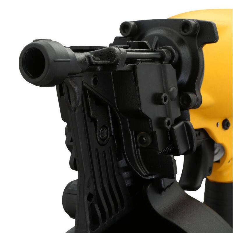Clavadora neumática para revestimiento en rollo de 15 grados DEWALT con clavos de anillo metálico calibre 0.090 de 2 pulgadas (3600 por caja) - DW66C-1W90BDG