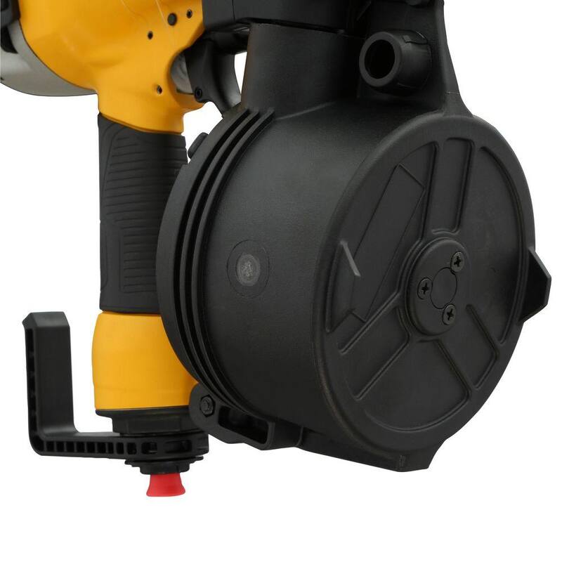 Clavadora neumática para revestimiento en rollo de 15 grados DEWALT con clavos de anillo metálico calibre 0.090 de 2 pulgadas (3600 por caja) - DW66C-1W90BDG