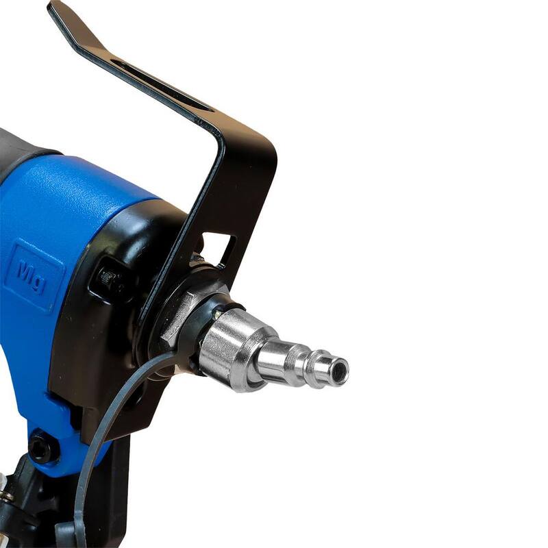 Estwing Pneumatic 15-Degree 2-1/2 in. Coil Siding Nailer con Gancho de Cinturón Metálico Ajustable, Conexión Giratoria de 1/4 de pulgada NPT y Bolsa - ECN65