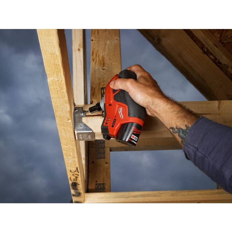 Milwaukee M12 Kit de Clavadora de Palma Inalámbrica con una batería de 1.5Ah, cargador y Clavadora de Marco de 30 grados de 18V 3-1/2 pulgadas - 2458-21-2745-20