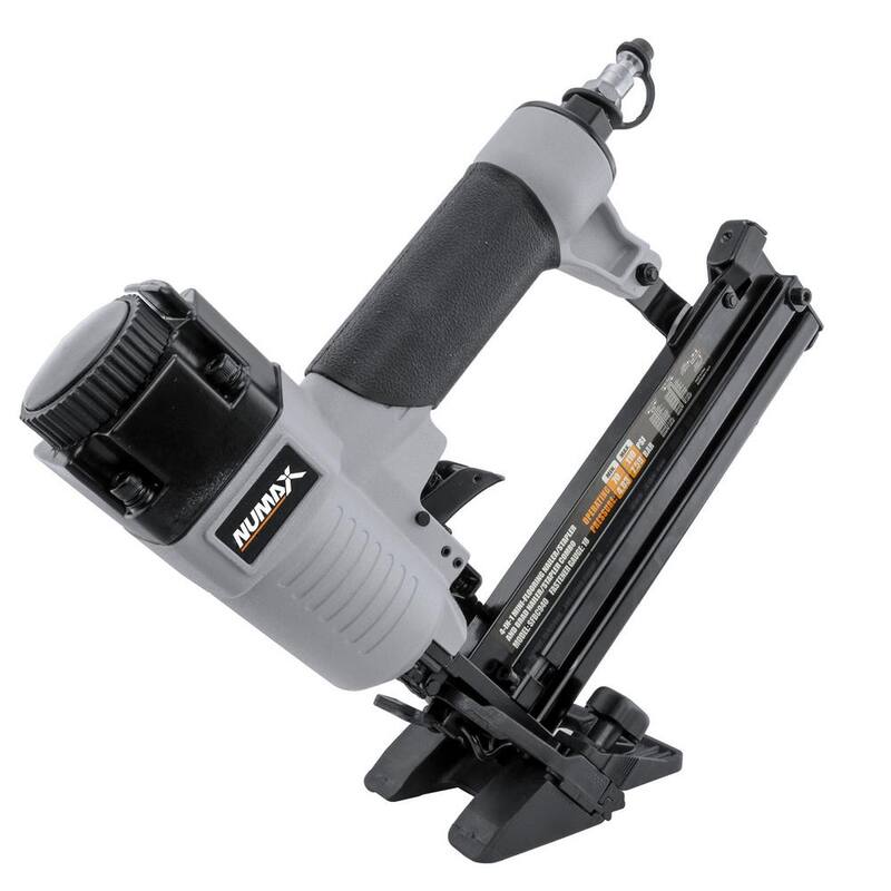 NuMax Pneumatic 4 en 1

Clavadora y engrapadora de suelo mini de 18 calibres y 1-5/8 pulgadas con bolsa de lona - SFBC940