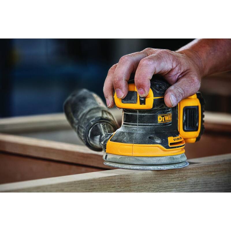 Lijadora Orbital Aleatoria Inalámbrica Brushless 20V MAX XR de DEWALT de 5 pulgadas (Herramienta Únicamente) - DCW210B