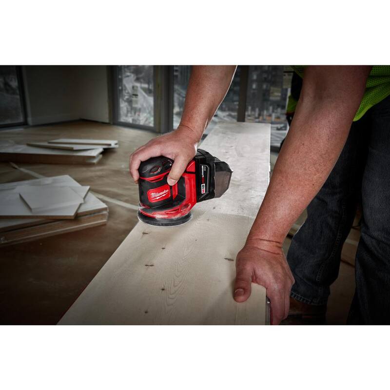 Lijadora orbital aleatoria inalámbrica de 5 pulgadas Milwaukee M18 18V de iones de litio con batería compacta de 2.0 Ah - 2648-20-48-11-1820