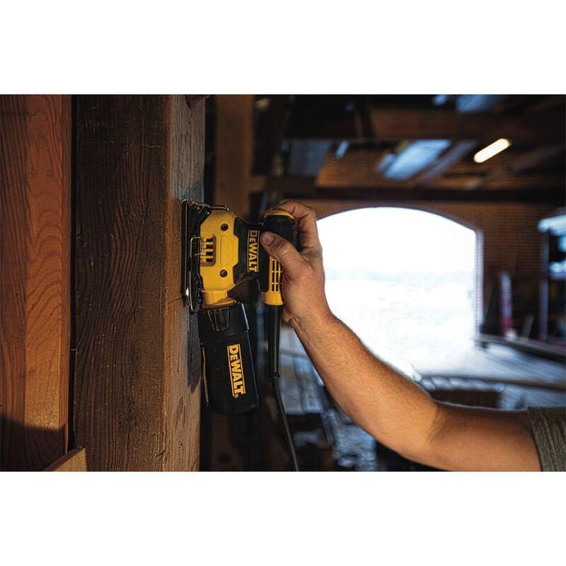 Kit de lijadora de palma de lámina de 1/4 de DEWALT de 2.3 amperios con bolsa de contratista - DWE6411K