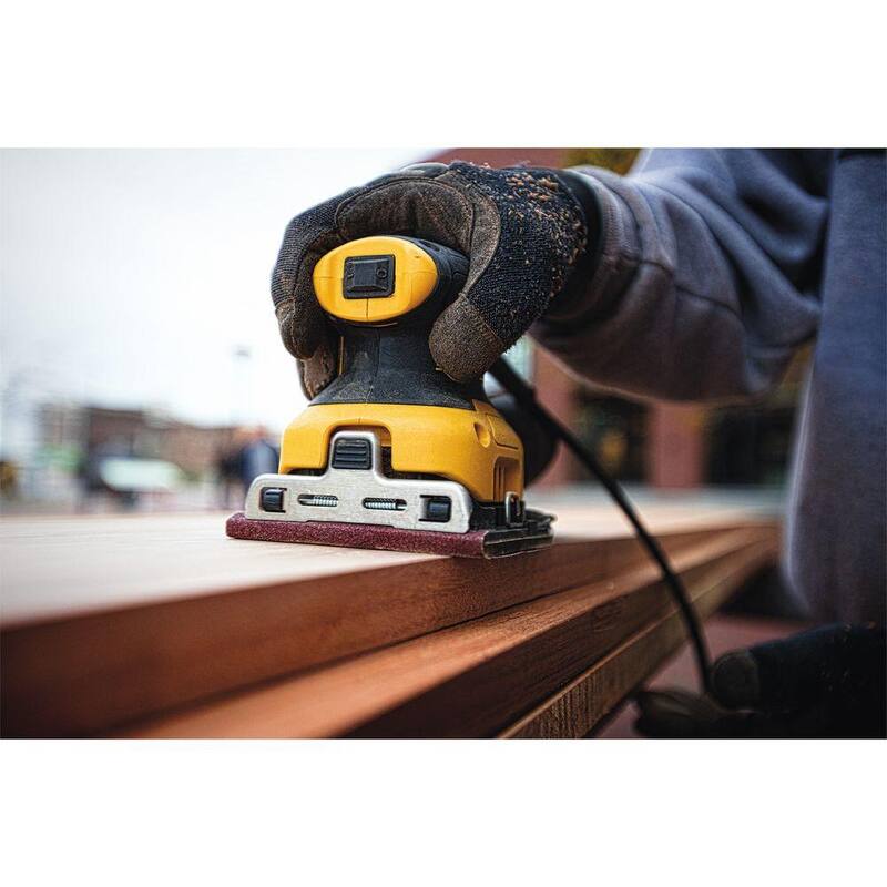 Kit de lijadora de palma de lámina de 1/4 de DEWALT de 2.3 amperios con bolsa de contratista - DWE6411K