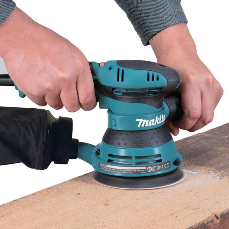 Lijadora Orbital Aleatoria con Velocidad Variable de 5 in, con Bolsa para Polvo de 3 Amp de Makita - BO5041