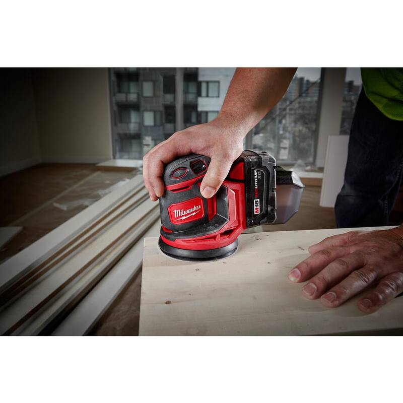 Milwaukee M18 18V Lijadora orbital aleatoria inalámbrica de 5 pulgadas con dos baterías de 3.0 Ah - 2648-20-48-11-1837