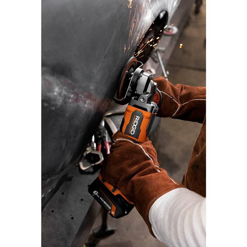 Kit de arranque RIDGID 18V MAX Output con (2) Baterías de 4.0 Ah MAX Output y cargador con lijadora subcompacta de perfil bajo de 18V GRATIS - AC8609340SB-R870651B