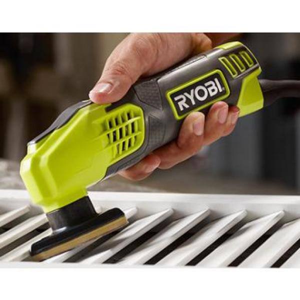 Lijadora de detalles con cable de 0.4 amperes de 2-7/8 pulgadas de RYOBI con juego extra de 9 piezas de papel de lija de detalle de 2-7/8 pulgadas - DS1200-A21D901.
