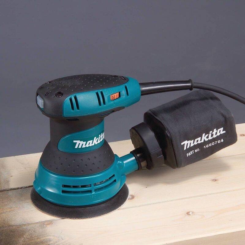 Lijadora orbital aleatoria con cable de 5 pulgadas y 3 amperios Makita con velocidad variable y estuche de herramientas - BO5031K
