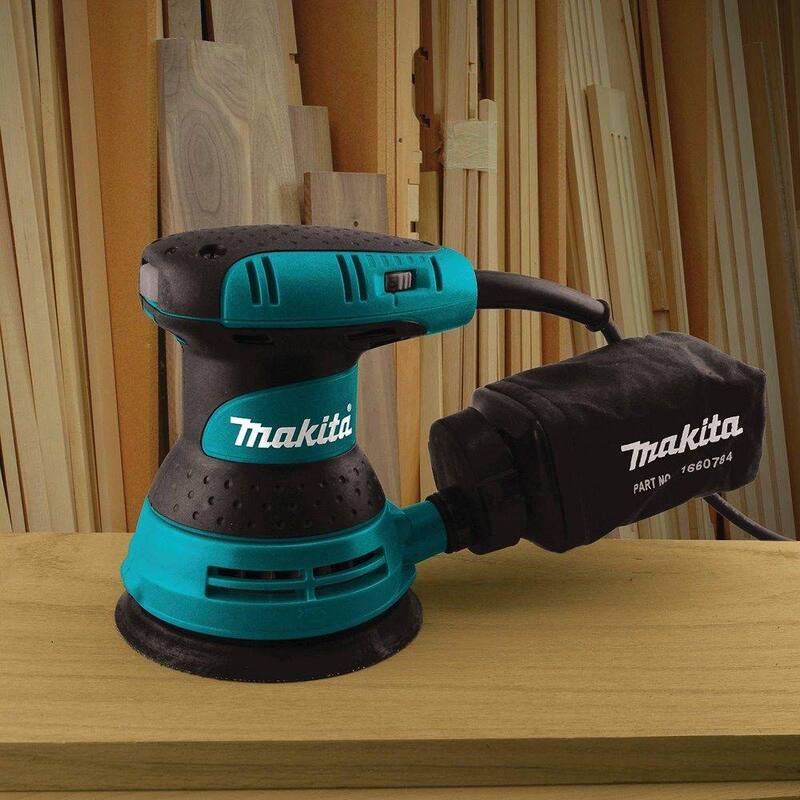 Lijadora orbital aleatoria con cable de 5 pulgadas y 3 amperios Makita con velocidad variable y estuche de herramientas - BO5031K