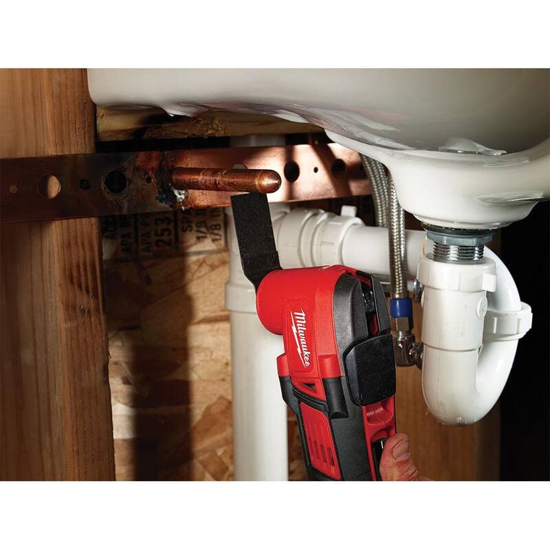 Milwaukee M18 18V Juego de Herramienta Multifunción Oscilante Inalámbrica de Iones de Litio con una batería de 1.5 Ah y cargador - 2626-21