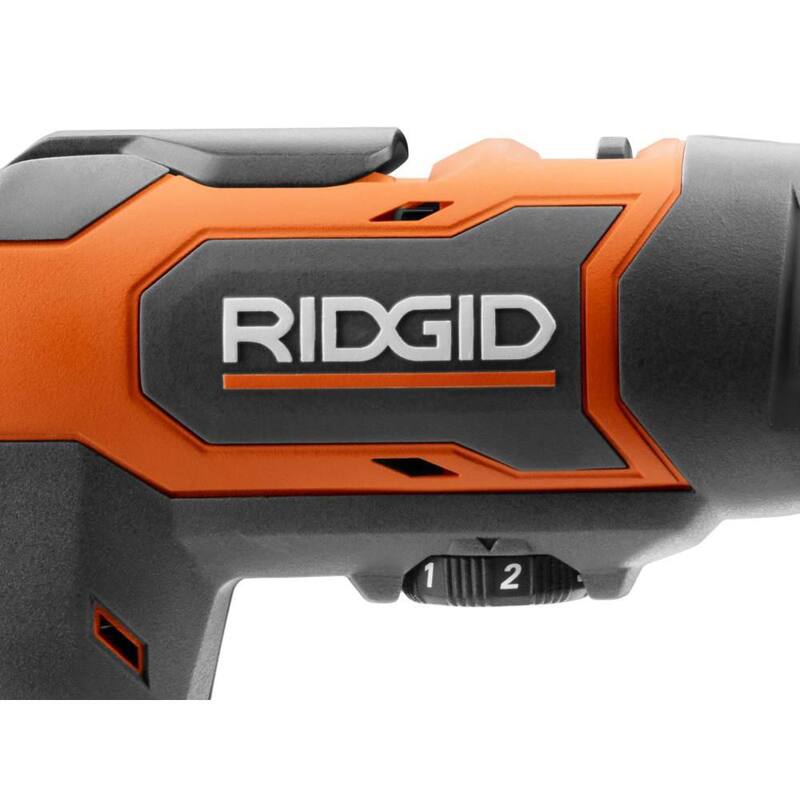 Kit de herramienta múltiple oscilante inalámbrica sin escobillas RIDGID de 18V con batería de salida máxima de 2.0 Ah y cargador de 18V - R86240KN.