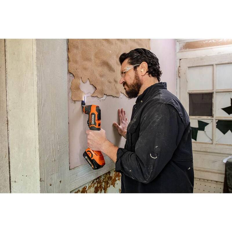 Kit de herramienta múltiple oscilante inalámbrica sin escobillas RIDGID de 18V con batería de salida máxima de 2.0 Ah y cargador de 18V - R86240KN.