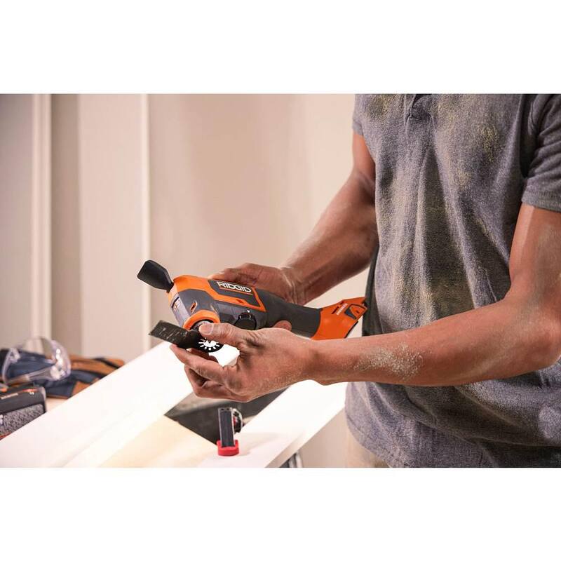 Kit de herramienta múltiple oscilante inalámbrica sin escobillas RIDGID de 18V con batería de salida máxima de 2.0 Ah y cargador de 18V - R86240KN.