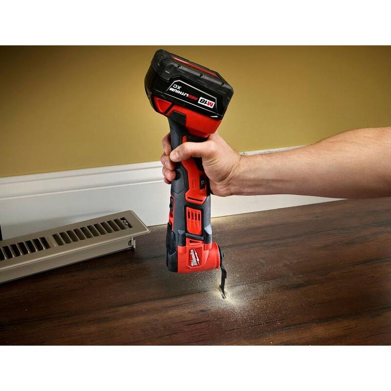 Herramienta multifunción inalámbrica Milwaukee M18 18V de ion de litio con lijadora orbital aleatoria - 2626-20-2648-20