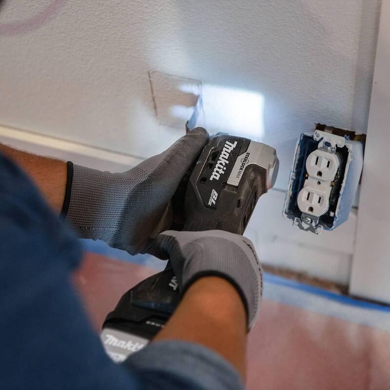 Equipo multiusos oscilante Sub-compacto inalámbrico sin escobillas StarlockMax de litio de 18V LXT de Makita (2.0Ah) - XMT04R1B