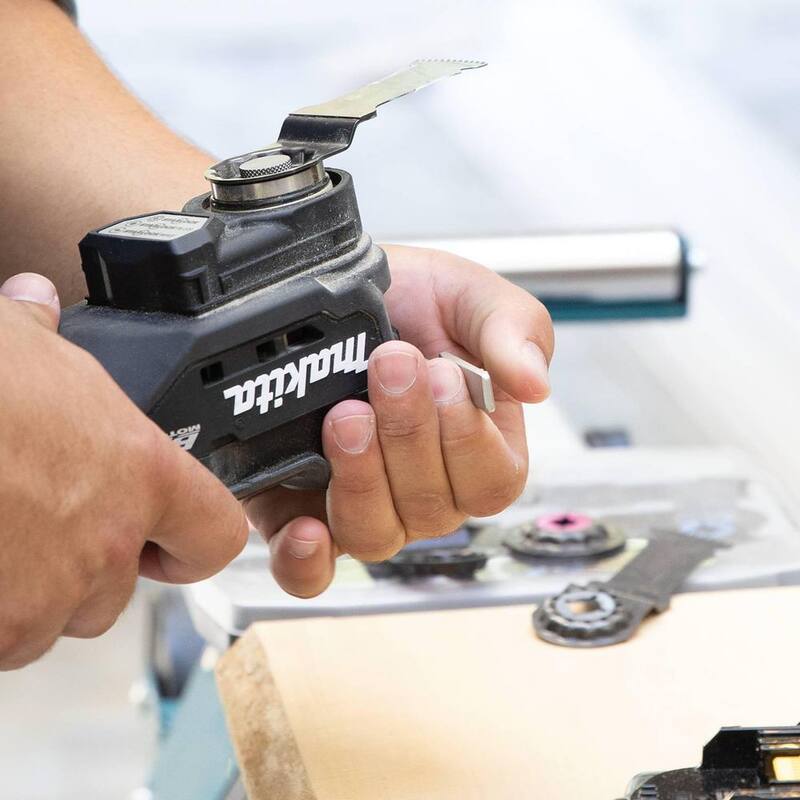 Equipo multiusos oscilante Sub-compacto inalámbrico sin escobillas StarlockMax de litio de 18V LXT de Makita (2.0Ah) - XMT04R1B