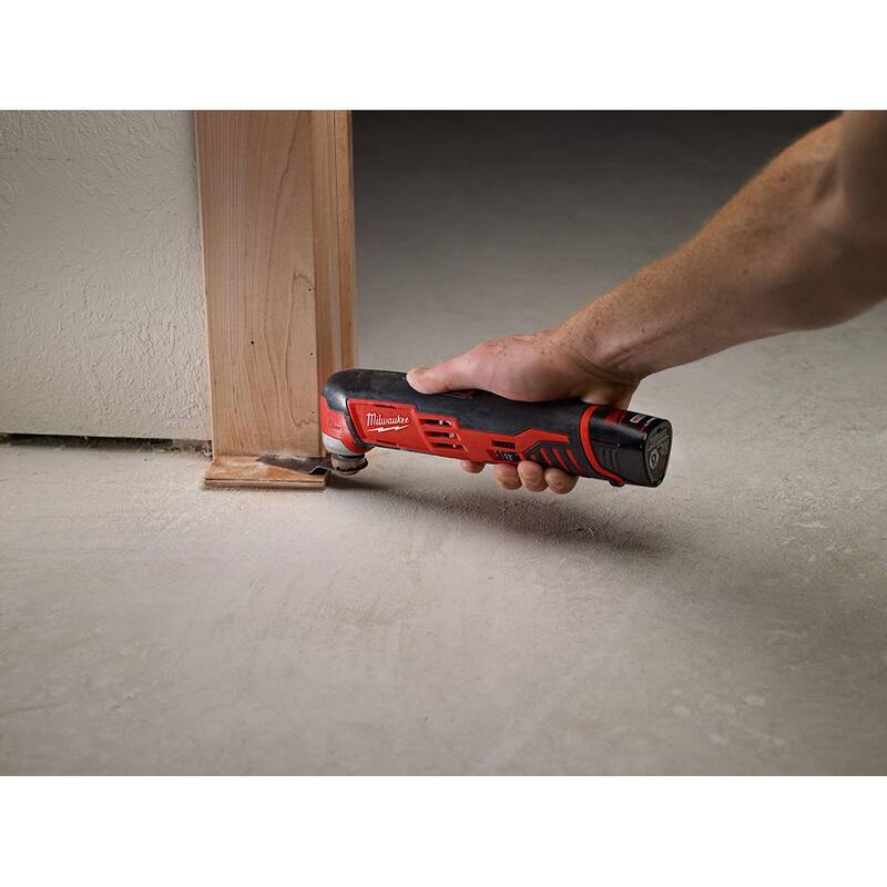 Herramienta multiusos oscilante inalámbrica de litio de 12 voltios Milwaukee M12 con Herramienta rotativa inalámbrica de litio de 12 voltios M12 - 2426-20-2460-20
