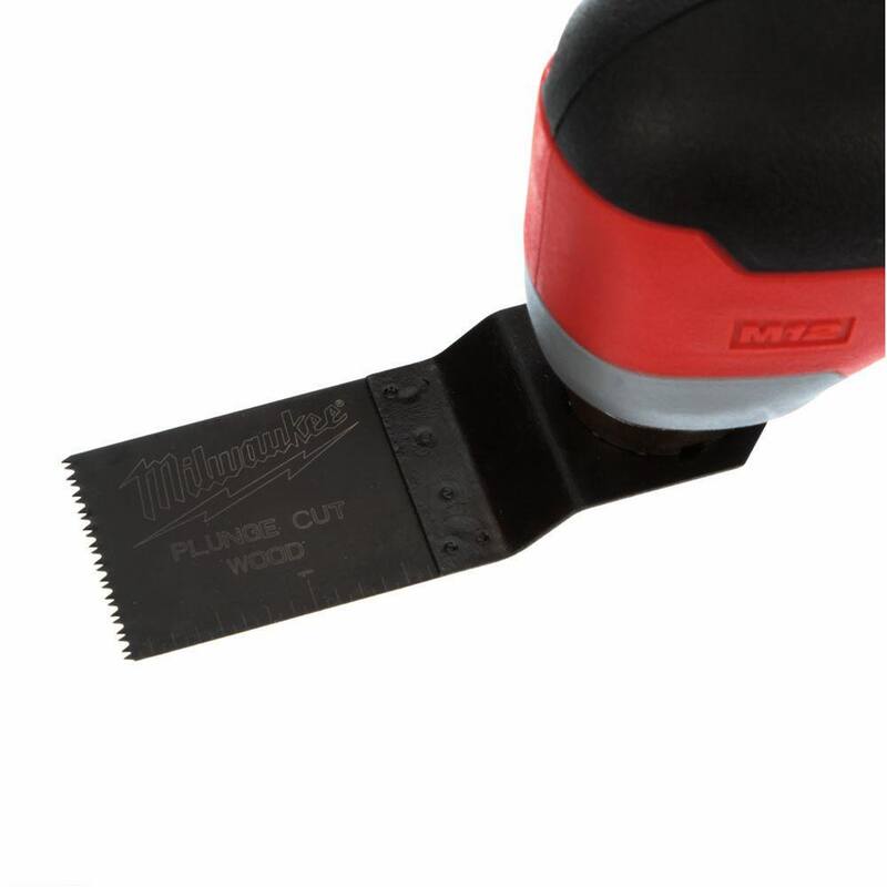 Herramienta Multiusos Oscilante Inalámbrica de Iones de Litio de 12 Voltios Milwaukee M12 con Grapadora Corona de 3/8 de pulgada M12 y Batería de 6.0 Ah XC - 2426-20-2447-20-48-11-2460