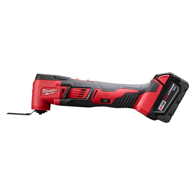 Kit de herramienta múltiple oscilante inalámbrica Milwaukee M18 18V de iones de litio con dos baterías de 3.0Ah, accesorios, cargador, estuche - 2626-22