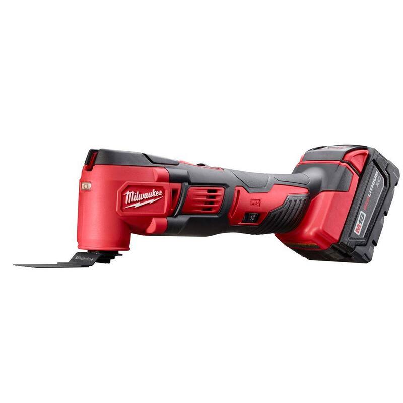 Kit de herramienta múltiple oscilante inalámbrica Milwaukee M18 18V de iones de litio con dos baterías de 3.0Ah, accesorios, cargador, estuche - 2626-22