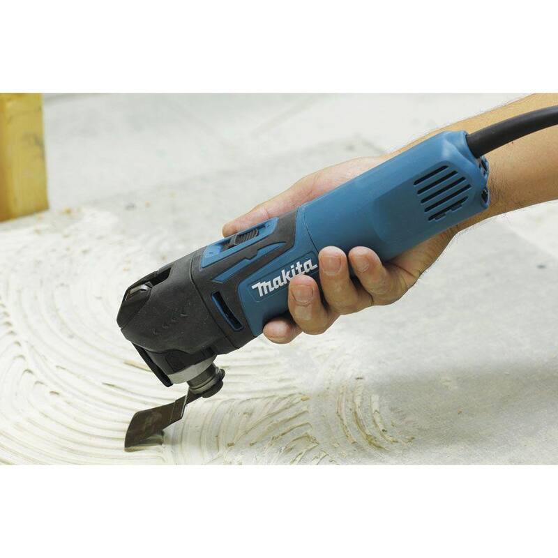 Juego de herramientas múltiples oscilante con cable de 3 amperios y velocidad variable de Makita, con hoja, base para lijar, papel de lija, adaptador, estuche duro - TM3010CX1.