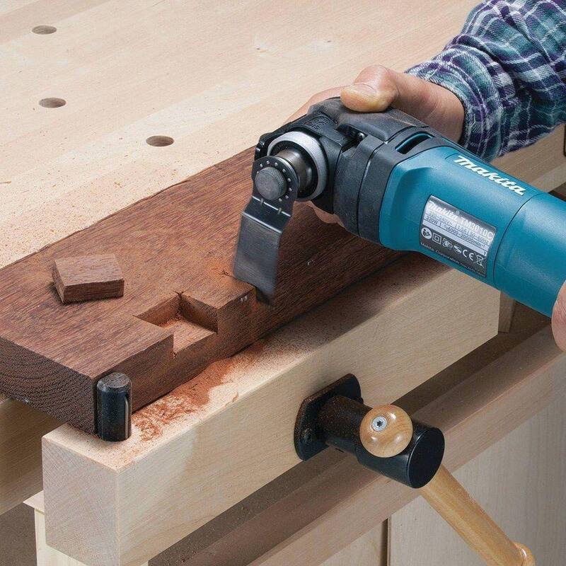Juego de herramientas múltiples oscilante con cable de 3 amperios y velocidad variable de Makita, con hoja, base para lijar, papel de lija, adaptador, estuche duro - TM3010CX1.