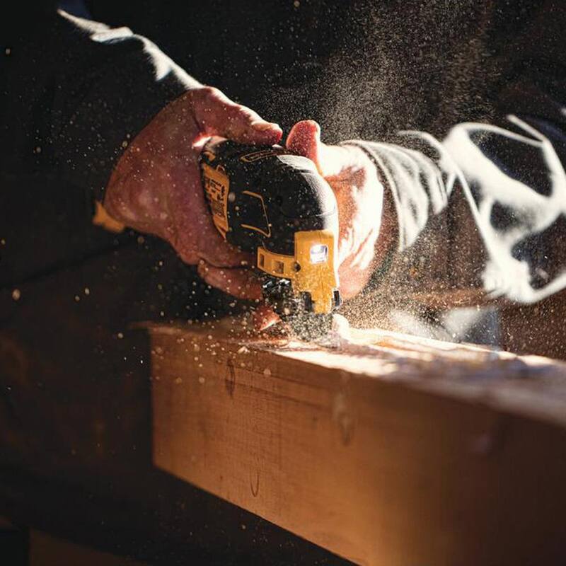 Kit de herramienta oscilante inalámbrica DEWALT ATOMIC 20V MAX de iones de litio con batería de 4.0Ah, cargador y bolsa de kit - DCS354Q1