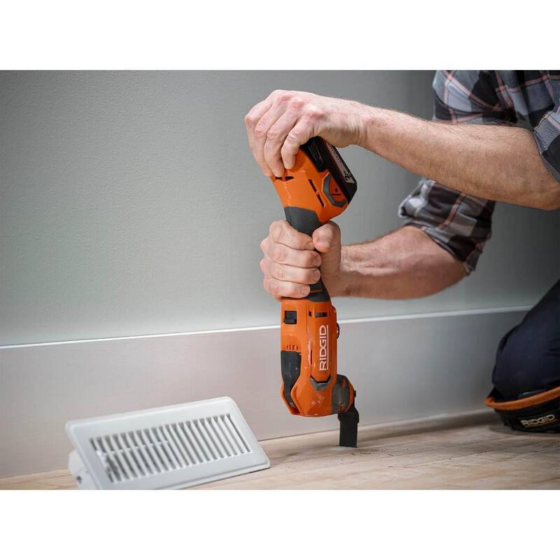 Herramienta múltiple oscilante inalámbrica RIDGID de 18V con (2) baterías de 4.0 Ah, cargador de 18V y bolsa - R86241B-AC93044SBN