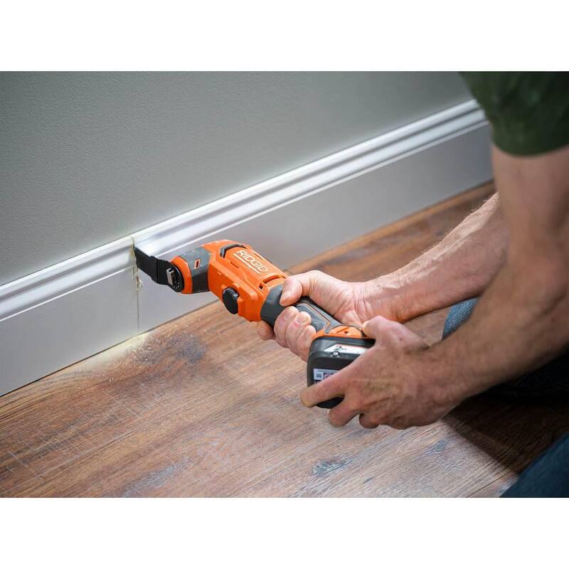 Herramienta múltiple oscilante inalámbrica RIDGID de 18V con (2) baterías de 4.0 Ah, cargador de 18V y bolsa - R86241B-AC93044SBN
