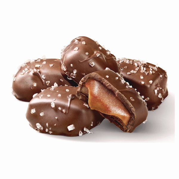 Sanders Small Batch Wonders Milk Chocolate Sea Salt Caramels, 18 oz Tub - MRY30986
