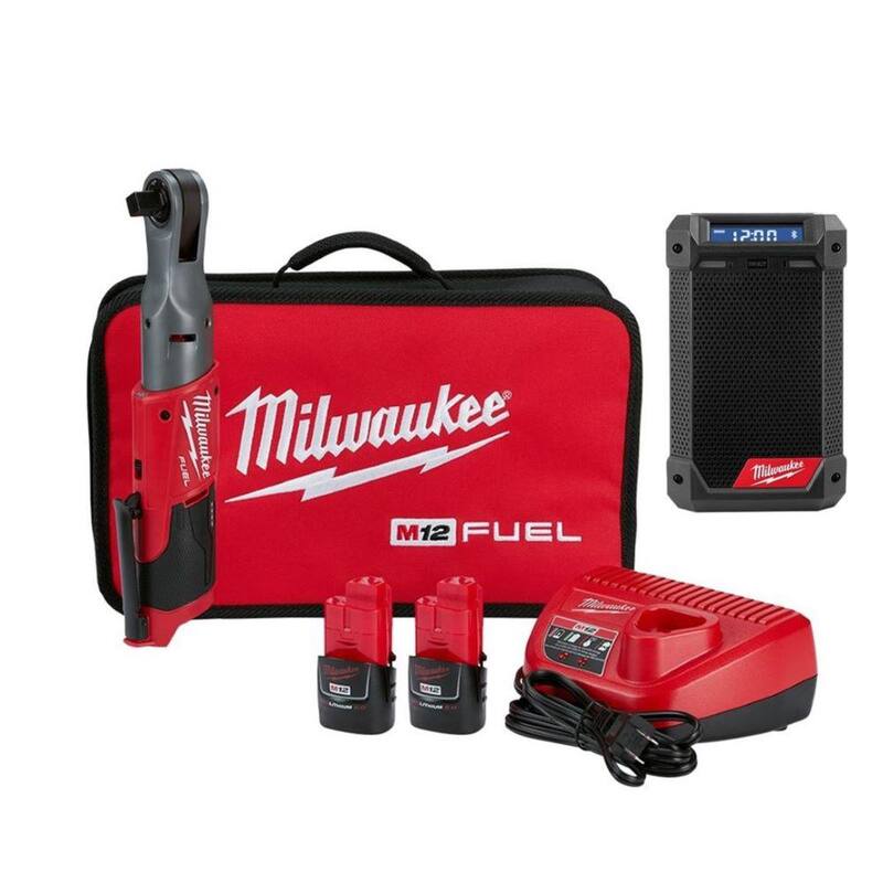 Milwaukee M12 FUEL 12V Lithium-Ion Brushless Cordless 1/2 in. Ratchet Kit con Radio para el Sitio de Trabajo Bluetooth/AM/FM con Cargador - 2558-22-2951-20