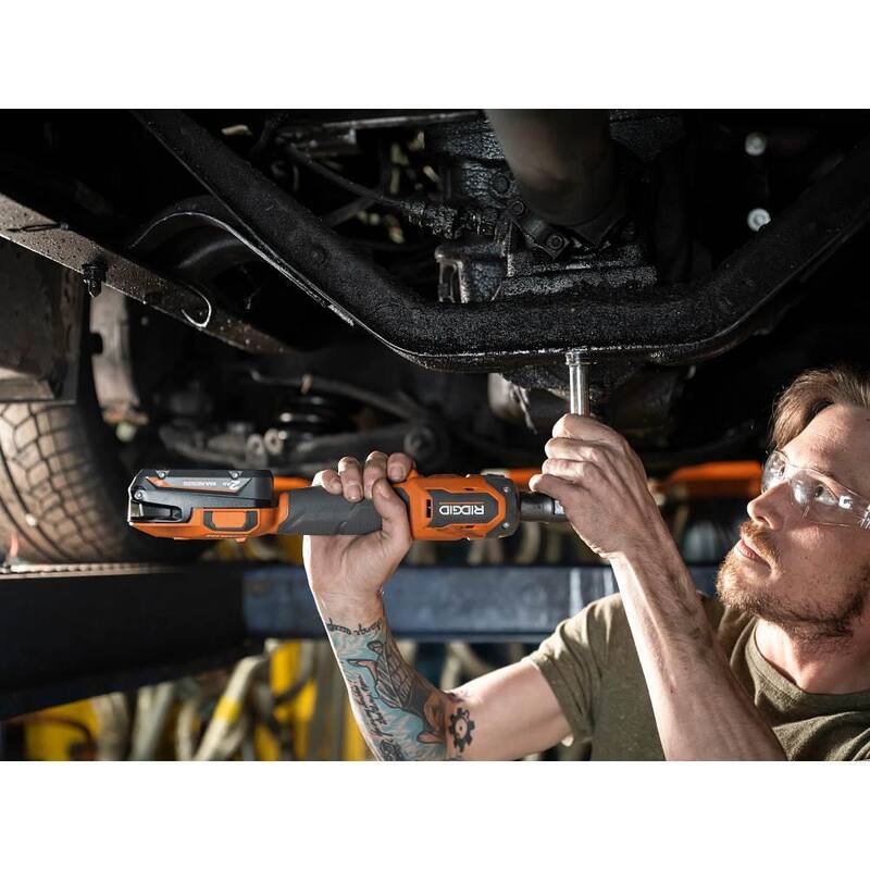 Llave de trinquete inalámbrica RIDGID 18V Brushless de 1/2 pulg. con batería de iones de litio de 2.0 Ah GRATIS - R866012B-AC8400802