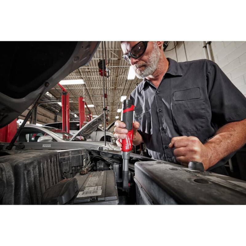 Milwaukee M12 FUEL 12V Inalámbrica sin escobillas de iones de litio de 1/4 pulgadas con alcance extendido de alta velocidad Ratchet (Herramienta solamente) - 2568-20