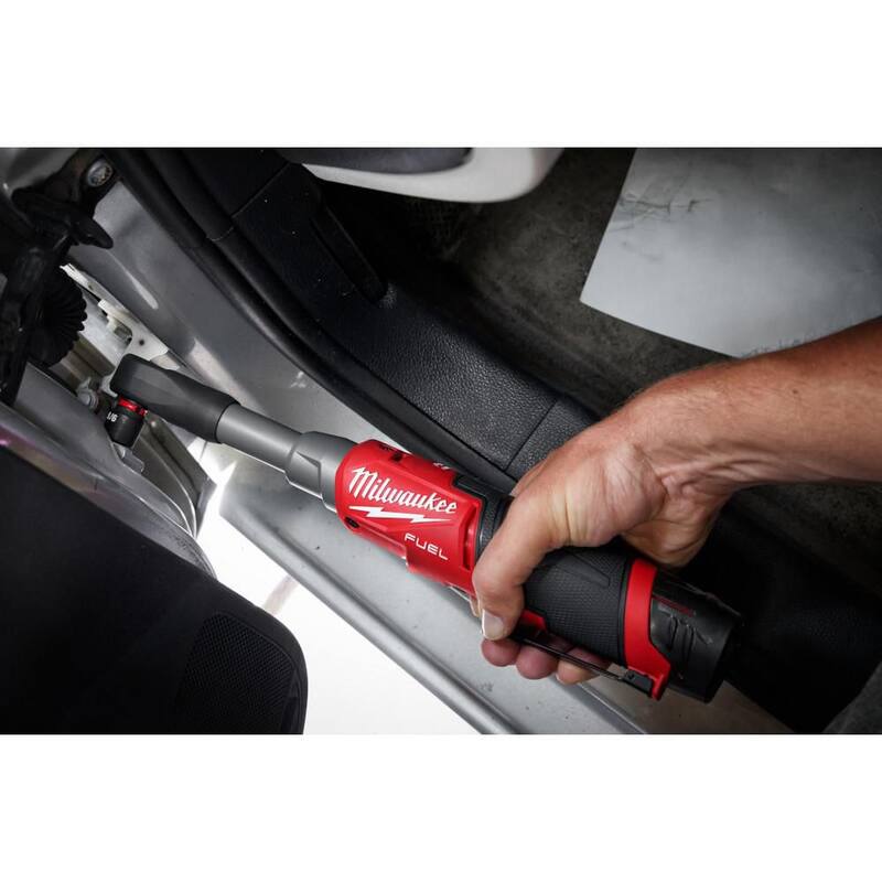 Milwaukee M12 FUEL 12V Lithium-Ion 1/4 in. - 3/8 in. Ratchet Inalámbrico de Alta Velocidad con Alcance Extendido y Kit de Inicio de Batería XC 4.0Ah - 2568-20-2569-20-48-59-2440